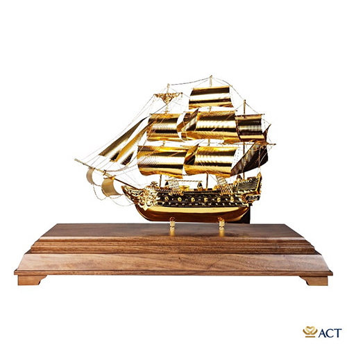 Thuyền buồm mạ vàng 24K - Quà Tặng Dát Vàng 24K - Công Ty TNHH V&T GOLD Việt Nam